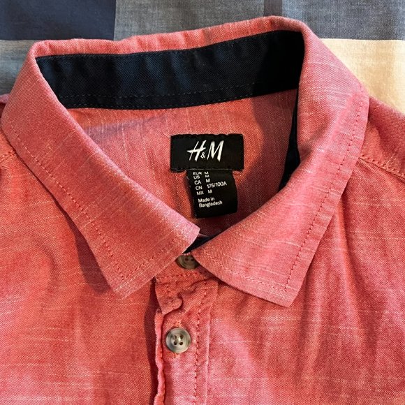 H&M Casual Button Down Size Medium - Picture 3 of 3
